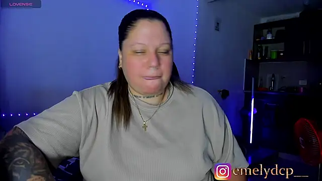 Snapshot of mariana_maze chatting on 07/18/26, 03:33 mariana maze online show from 07/18/26, 03:33