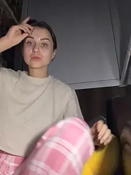 Snapshot of ellie_ssexy chatting on 12/06/24, 04:47 ellie ssexy online show from 12/06/24, 04:47