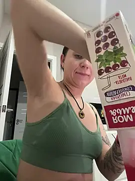 Snapshot of ellie_ssexy chatting on 12/21/24, 04:52 ellie ssexy online show from 12/21/24, 04:52