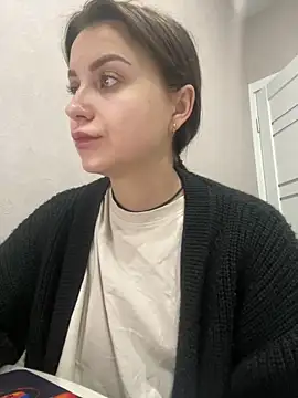 Snapshot of ellie_ssexy chatting on 01/06/25, 04:47 ellie ssexy online show from 01/06/25, 04:47