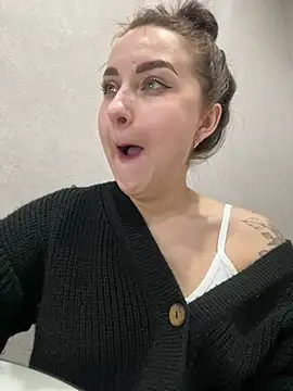 Snapshot of ellie_ssexy chatting on 02/15/25, 09:15 ellie ssexy online show from 02/15/25, 09:15