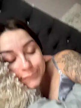 Snapshot of ellie_ssexy chatting on 10/16/25, 04:24 ellie ssexy online show from 10/16/25, 04:24