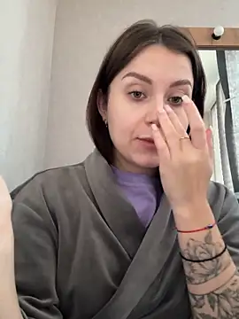 Snapshot of ellie_ssexy chatting on 10/22/25, 04:24 ellie ssexy online show from 10/22/25, 04:24