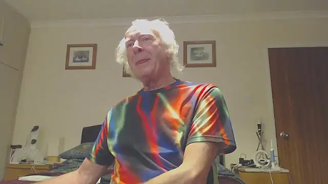 WaverlyKernow online show from 12/24/24, 01:06