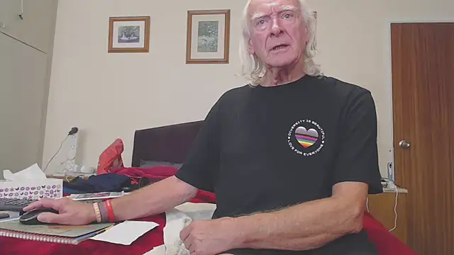 WaverlyKernow online show from 10/11/25, 01:42