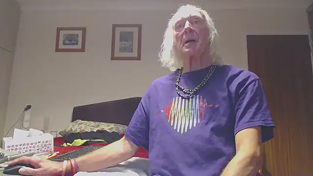 WaverlyKernow online show from 11/03/25, 01:45