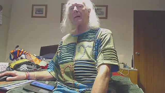 WaverlyKernow online show from 02/12/26, 04:35