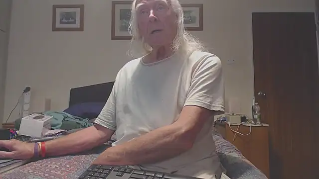 WaverlyKernow online show from 04/16/26, 02:29