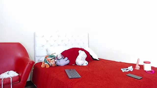 Snapshot of luna_hoott chatting on 02/28/25, 08:07 luna hoott online show from 02/28/25, 08:07