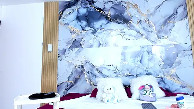Snapshot of luna_hoott chatting on 10/10/25, 02:16 luna hoott online show from 10/10/25, 02:16