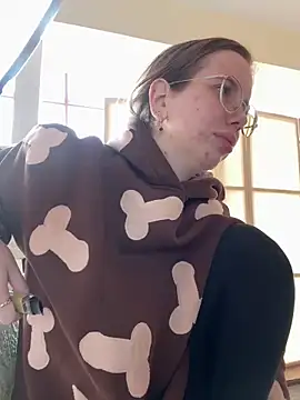 Snapshot of SecretDesireMe chatting on 03/04/25, 08:13 SecretDesireMe online show from 03/04/25, 08:13