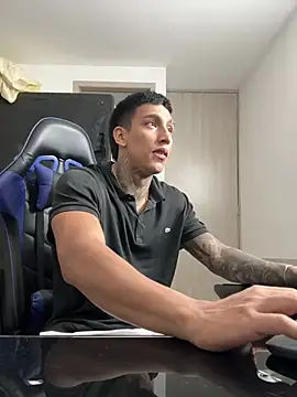 Snapshot of sendfer chatting on 02/04/25, 03:11 sendfer online show from 02/04/25, 03:11