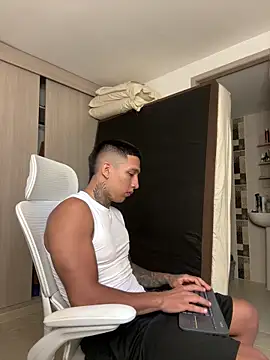 Snapshot of sendfer chatting on 10/10/25, 10:42 sendfer online show from 10/10/25, 10:42