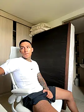 Snapshot of sendfer chatting on 10/28/25, 08:22 sendfer online show from 10/28/25, 08:22