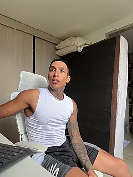 Snapshot of sendfer chatting on 12/18/25, 08:37 sendfer online show from 12/18/25, 08:37