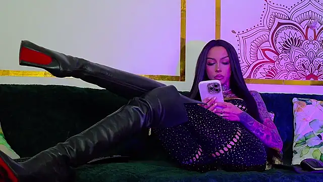 Snapshot of PandoraVolkov chatting on 10/21/25, 08:48 PandoraVolkov online show from 10/21/25, 08:48