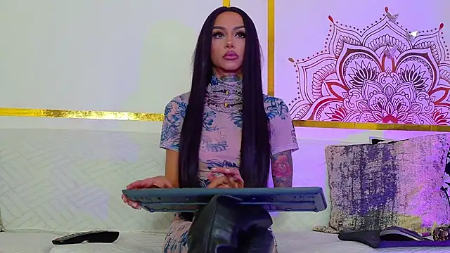 Snapshot of PandoraVolkov chatting on 10/22/25, 07:35 PandoraVolkov online show from 10/22/25, 07:35