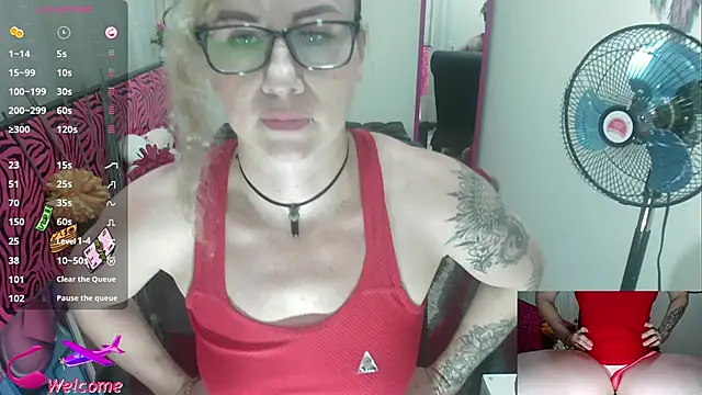 ViickySexy online show from 09/25/25, 07:50