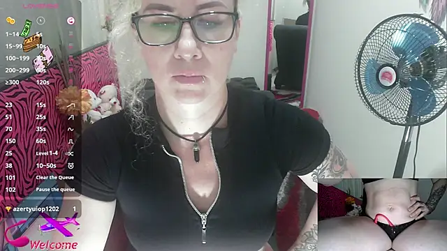 ViickySexy online show from 11/25/25, 07:47