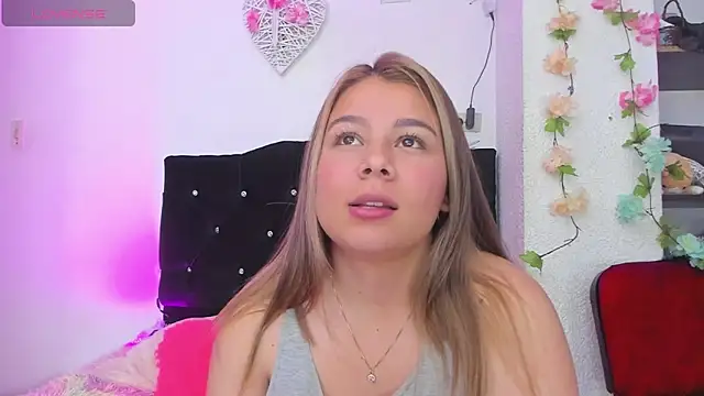 Snapshot of little_tifanny82 chatting on 02/18/25, 03:10 little tifanny82 online show from 02/18/25, 03:10