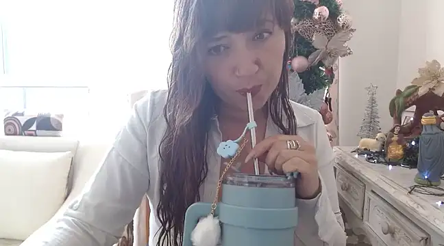 Snapshot of tata_laima__ chatting on 12/03/24, 12:49 tata laima online show from 12/03/24, 12:49