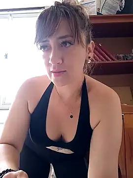 Snapshot of tata_laima__ chatting on 02/02/25, 04:11 tata laima online show from 02/02/25, 04:11