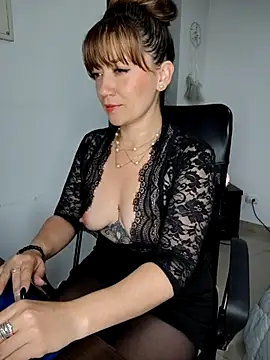 Snapshot of tata_laima__ chatting on 03/04/25, 10:57 tata laima online show from 03/04/25, 10:57