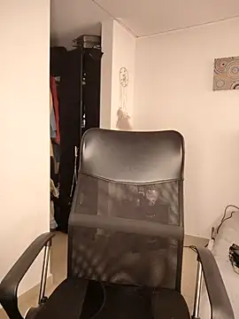 Snapshot of tata_laima__ chatting on 03/11/25, 05:35 tata laima online show from 03/11/25, 05:35