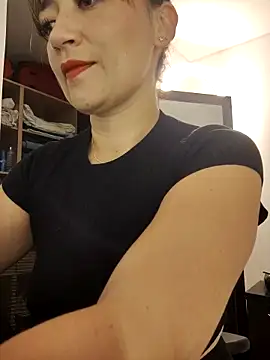 Snapshot of tata_laima__ chatting on 09/24/25, 12:41 tata laima online show from 09/24/25, 12:41