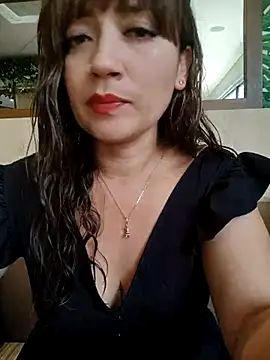 Snapshot of tata_laima__ chatting on 10/01/25, 02:12 tata laima online show from 10/01/25, 02:12