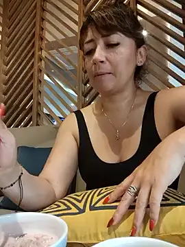Snapshot of tata_laima__ chatting on 10/02/25, 02:24 tata laima online show from 10/02/25, 02:24