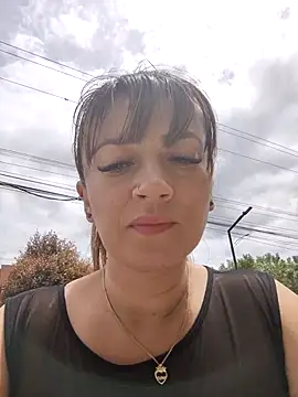 Snapshot of tata_laima__ chatting on 10/19/25, 04:51 tata laima online show from 10/19/25, 04:51