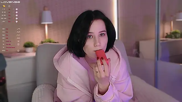 LissaLarsson  online show from 01/04/25, 11:11