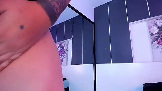 Snapshot of Alexxxholy chatting on 01/28/25, 01:49 Alexxxholy online show from 01/28/25, 01:49