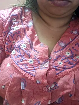 Snapshot of Ravina_patil1 chatting on 03/04/25, 07:01 Ravina patil1 online show from 03/04/25, 07:01