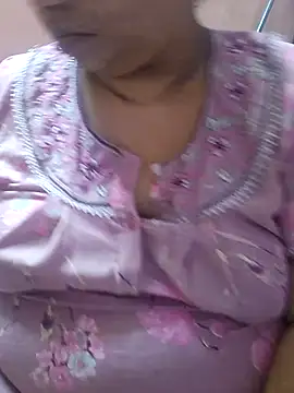 Snapshot of Ravina_patil1 chatting on 09/25/25, 09:24 Ravina patil1 online show from 09/25/25, 09:24