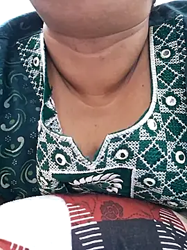 Snapshot of Ravina_patil1 chatting on 09/25/25, 10:57 Ravina patil1 online show from 09/25/25, 10:57