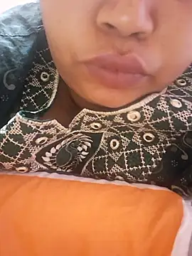 Snapshot of Ravina_patil1 chatting on 10/08/25, 05:21 Ravina patil1 online show from 10/08/25, 05:21