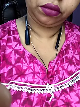 Snapshot of Ravina_patil1 chatting on 10/31/25, 12:39 Ravina patil1 online show from 10/31/25, 12:39