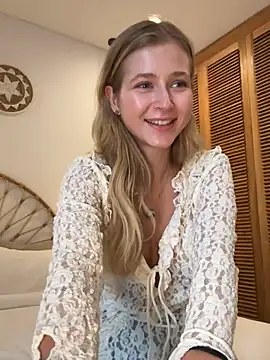 LunaRase online show from 03/08/25, 06:54