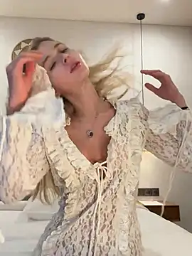 LunaRase online show from 03/08/25, 10:00