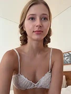 LunaRase online show from 02/12/26, 01:00