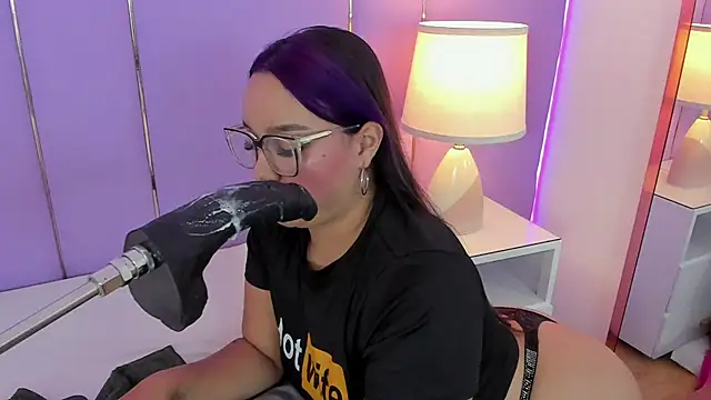 SophyRuiz  online show from 12/01/25, 11:59