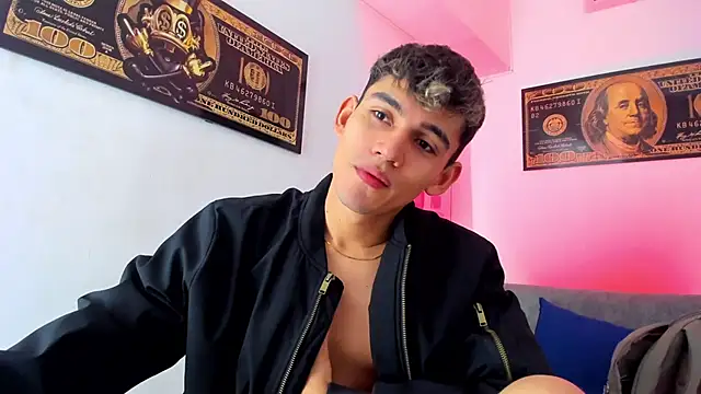 Snapshot of EstebanPerez_ chatting on 12/28/24, 12:13 EstebanPerez online show from 12/28/24, 12:13
