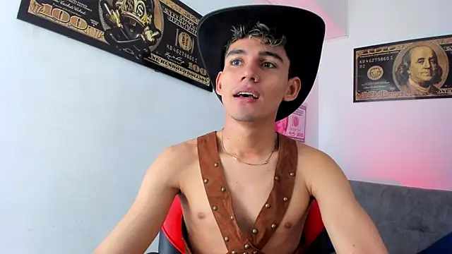 Snapshot of EstebanPerez_ chatting on 12/30/24, 12:20 EstebanPerez online show from 12/30/24, 12:20