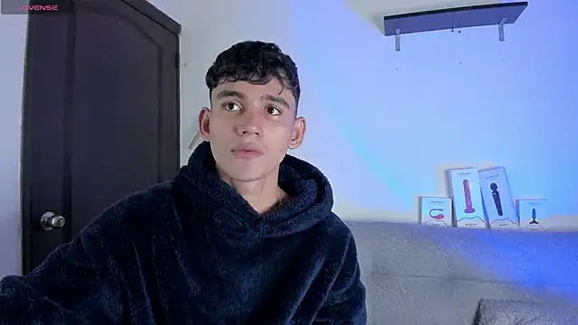 Snapshot of EstebanPerez_ chatting on 02/05/25, 10:22 EstebanPerez online show from 02/05/25, 10:22