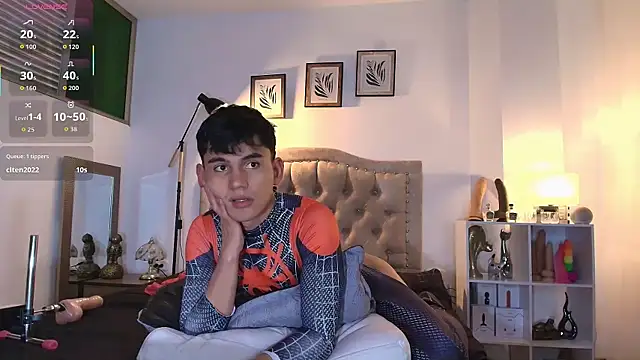 Snapshot of EstebanPerez_ chatting on 10/23/25, 11:46 EstebanPerez online show from 10/23/25, 11:46