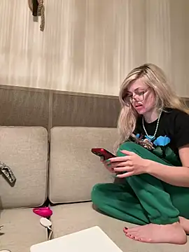 Snapshot of propertyofdaddy chatting on 03/17/25, 01:14 propertyofdaddy online show from 03/17/25, 01:14