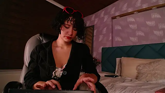 Moony 14 online show from 03/08/25, 11:18