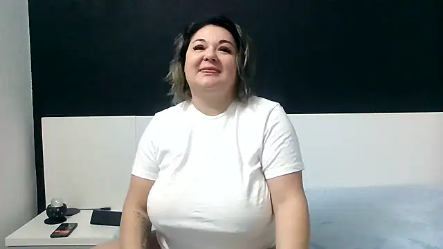 Snapshot of MikyVesela chatting on 01/22/25, 04:55 MikyVesela online show from 01/22/25, 04:55